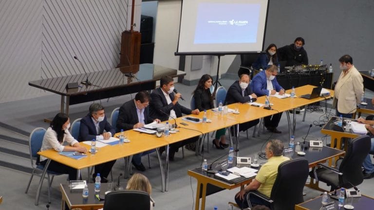 El ministro Bensusán en diputados: “La pandemia no impidió que se gestionara” y que el presupuesto para 2021 “será de 366 millones de pesos”
