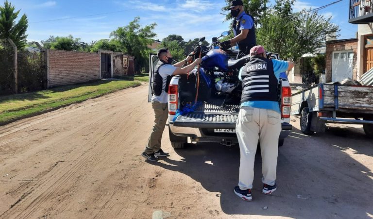 Múltiples allanamientos por picadas ilegales en General Pico: La policía secuestró 12 motocicletas