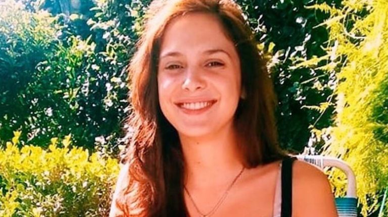 “Juli no aguantó más”: denuncian que la joven que se suicidó en Córdoba era abusada por su padre desde los 4 años
