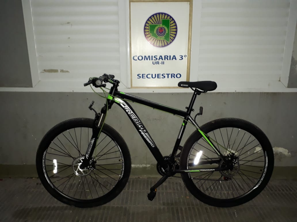 Personal de Comisaría Tercera recuperó una bicicleta nueva que le habían sustraído a un repartidor: Hay un detenido