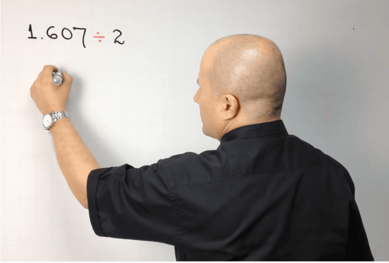 Un profesor de matemáticas colombiano rompió todos los récords en una clase en línea: 213.586 personas