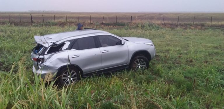 En medio del temporal, una familia piquense se accidentó cerca de Huinca Renancó