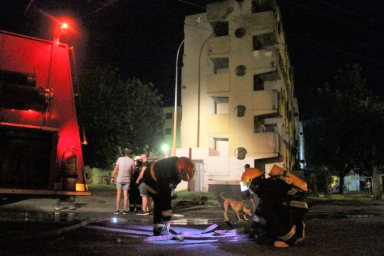 Principio de incendio y disturbios en el corazón de barrio Malvinas