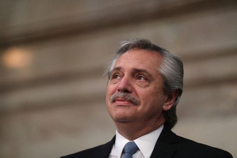 Alberto Fernández negocia la compra de 15 millones de vacunas chinas, mientras aguarda que Rusia autorice la Sputnik V
