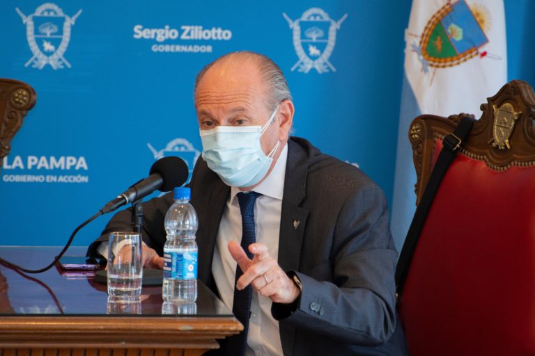 “No hace falta que aplaudan al equipo de salud, hace falta que lo acompañen”, afirmó el Ministro Mario Kohan
