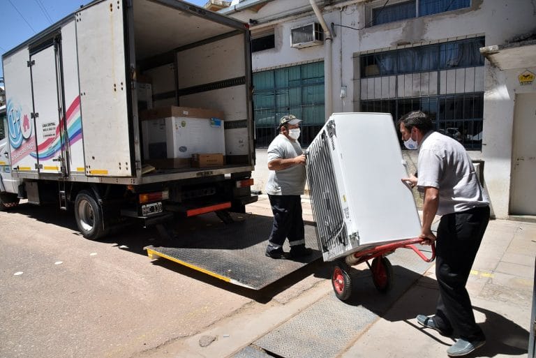COVID-19: La Pampa se prepara para almacenar las vacunas y empezó la distribución de los equipos a los centros sanitarios