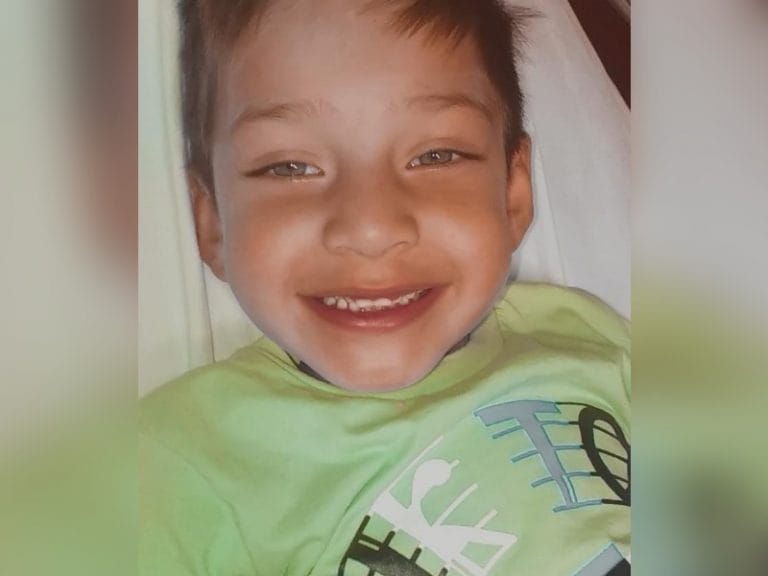 La madre de Thiago Leiva contó que el pequeño “ya terminó el primer bloque de quimio, los médicos me dicen que tiene otro color en su piel… que se ve con más ánimo”