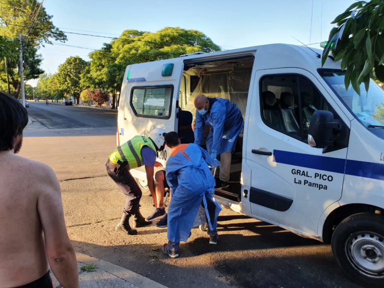 Fuerte choque en calle 16 y 23: Un motociclista fue hospitalizado