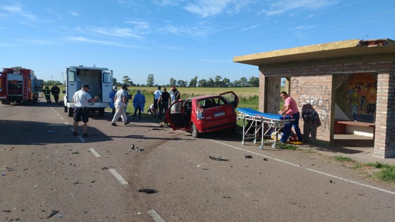 Choque y vuelco en el acceso a Dorila: La conductora del Fiat Palio sufrió fractura de clavícula