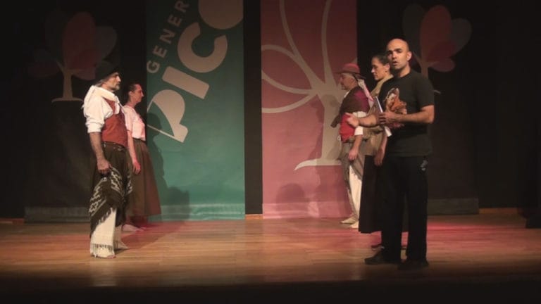 Hoy estará Folkloreando con “HUELLA (en cuartos)”