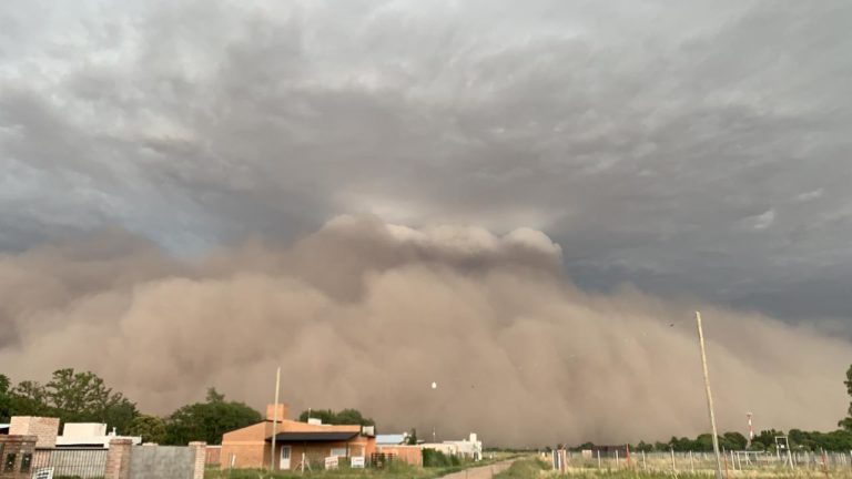 Mirá los asombrosos vídeos del increíble temporal que sacudió a La Pampa