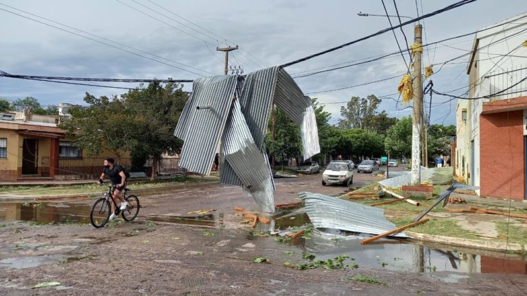 Fuertes vientos atravesaron La Pampa, provocaron destrozos y destruyeron viviendas