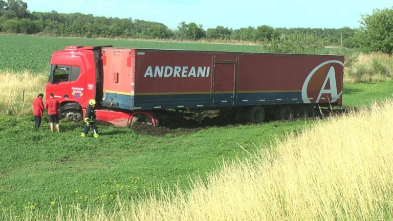 Camión de Andreani protagonizó accidente fatal en Ruta 5 cerca de Bragado: Murió un hombre