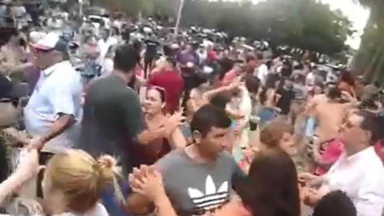 Descontrol absoluto en San Luis: Cinco mil personas bailando en plena calle sin barbijos