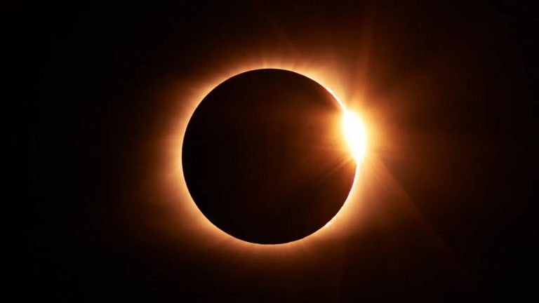 Autorizan el ingreso de turismo internacional a Neuquén y Río Negro para ver el eclipse del lunes