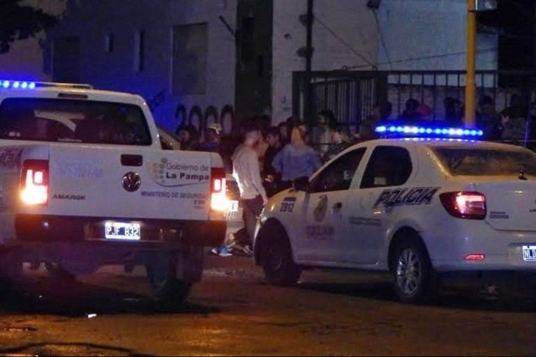 Policía herido con arma blanca, comisario golpeado y múltiples fiestas clandestinas: ¿Qué nos pasa como sociedad?