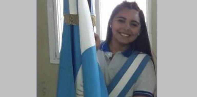 No tiene PC, ni Wi-Fi y le robaron el celular, pero logró ser abanderada e ingresar a la Facultad con 10