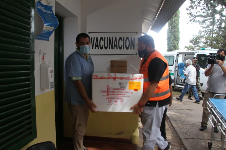 Llegaron 450 vacunas Sputnik V al Hospital Gobernador Centeno