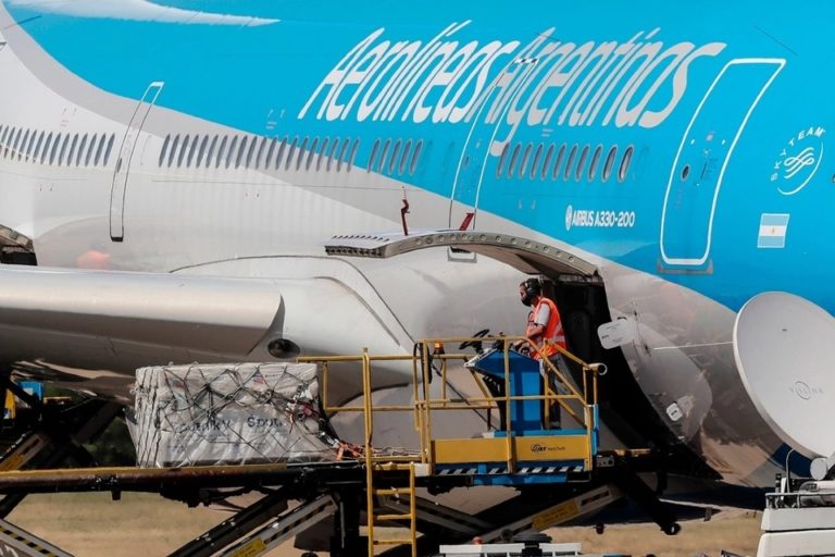 Aerolíneas partirá esta noche con destino a Rusia para buscar nuevas partidas de la vacuna Sputnik V