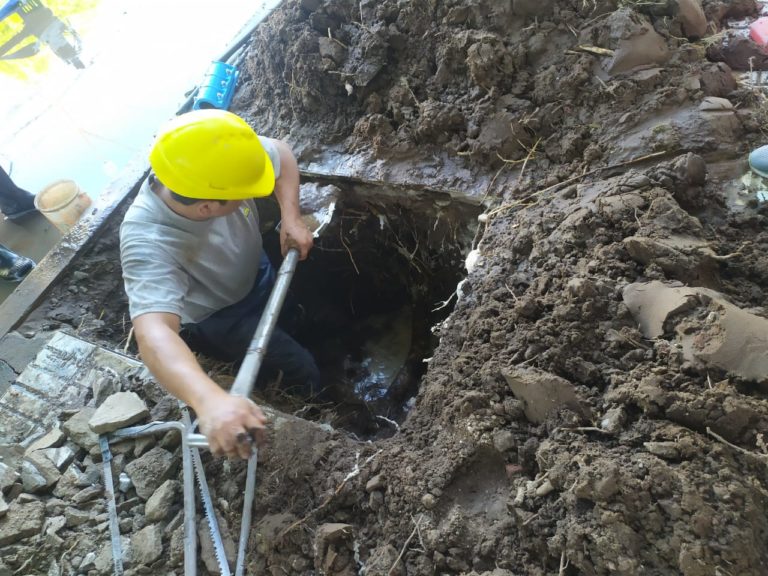 Corpico informa que por importante rotura de cañería se encuentra trabajando en calle 104 y fraternidad