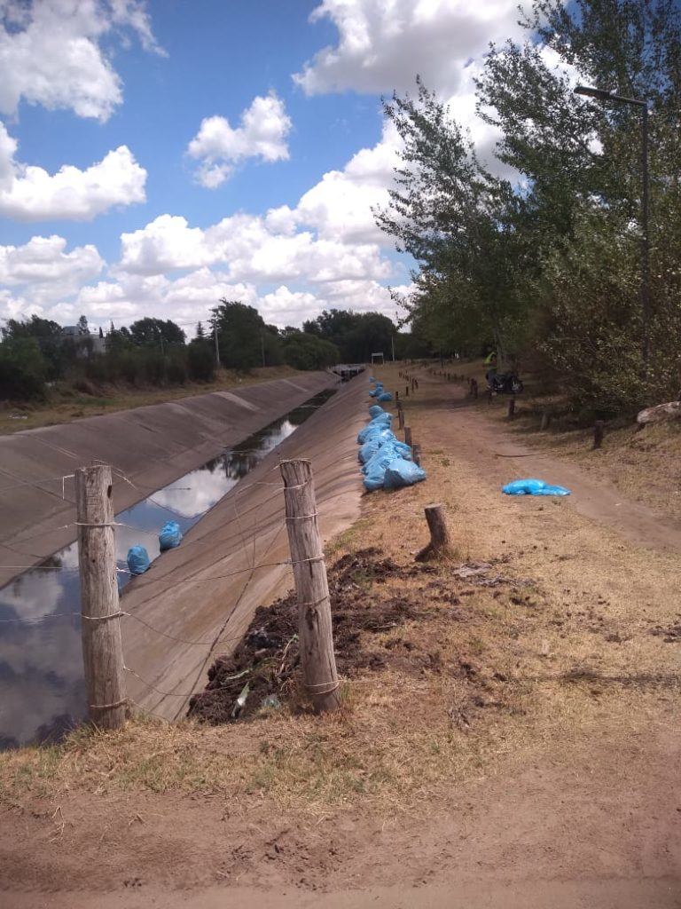 En 2020 se limpiaron en General Pico más de 20.000 metros de canales y encontraron hasta un «lavarropas»