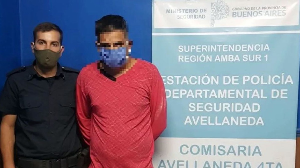 Encontró a su amigo teniendo relaciones con su pareja y lo mató a golpes con un fierro