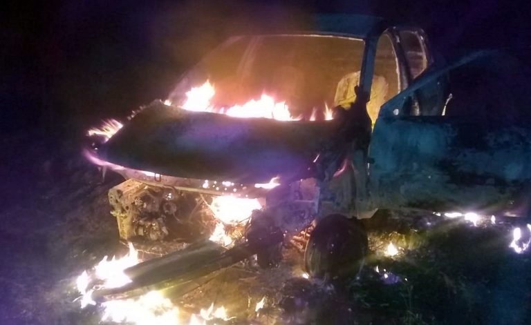 El fuego consumió totalmente un Megane II en cercanía de Miguel Cané
