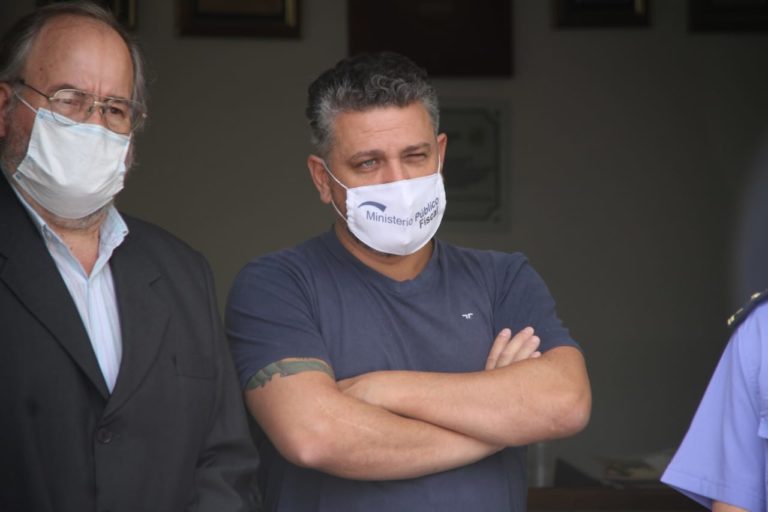 Volvían de un asado de madrugada en Realicó, cuando los quisieron demorar le pegaron a una mujer policía y huyeron: Fueron formalizados y les retuvieron el auto