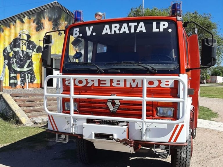 Los Bomberos Voluntarios de Arata adquirieron una nueva autobomba