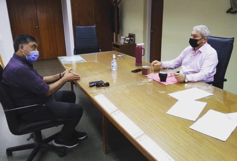 El presidente del IPAV recibió al intendente de La Adela para avanzar con el Plan “Mi Casa”