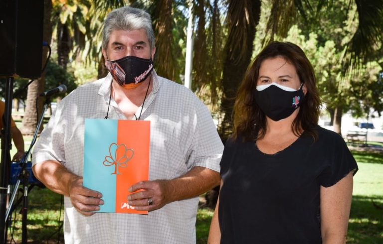 Entregaron los premios a los comercios ganadores del concurso de vidrieras “Compro en Pico”