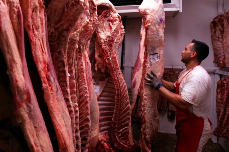 El Gobierno Nacional anunciará una canasta con cortes de carne a “precios populares”