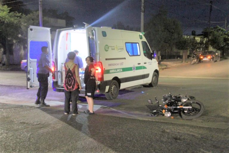 Fuerte choque en calle 29 y 14: Un motociclista fue trasladado al Hospital