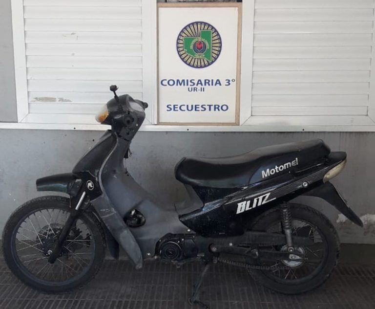 La policía encontró abandonada una moto robada en la madrugada