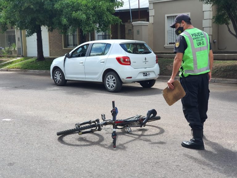 Hospitalizaron a un adulto mayor que circulaba en bicicleta tras accidente