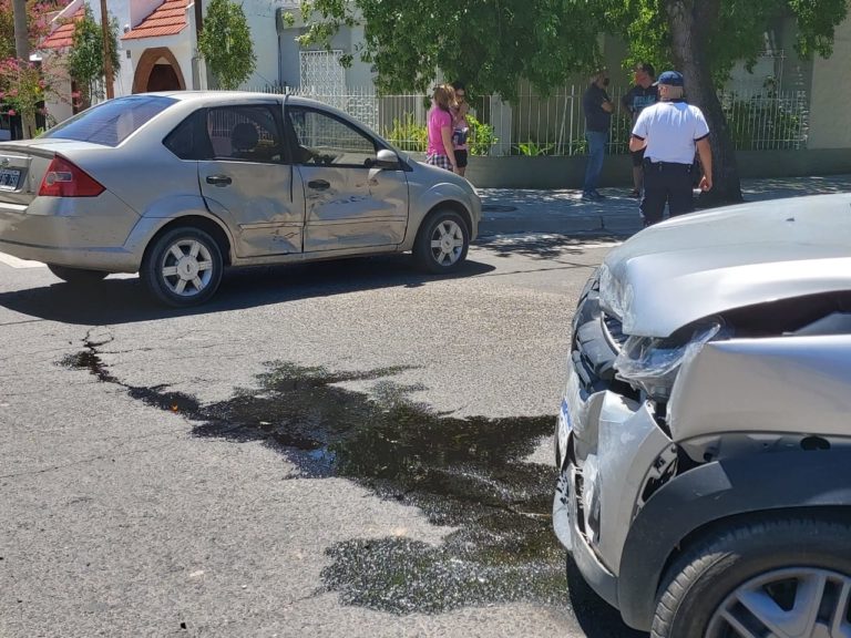 Fuerte choque en la esquina de 14 y 25