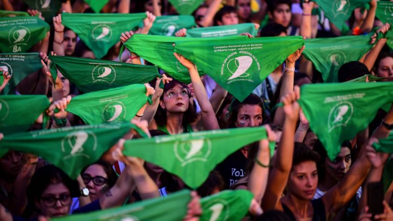 Mujeres criminalizadas por abortos deberán ser sobreseídas cuando rija la nueva ley