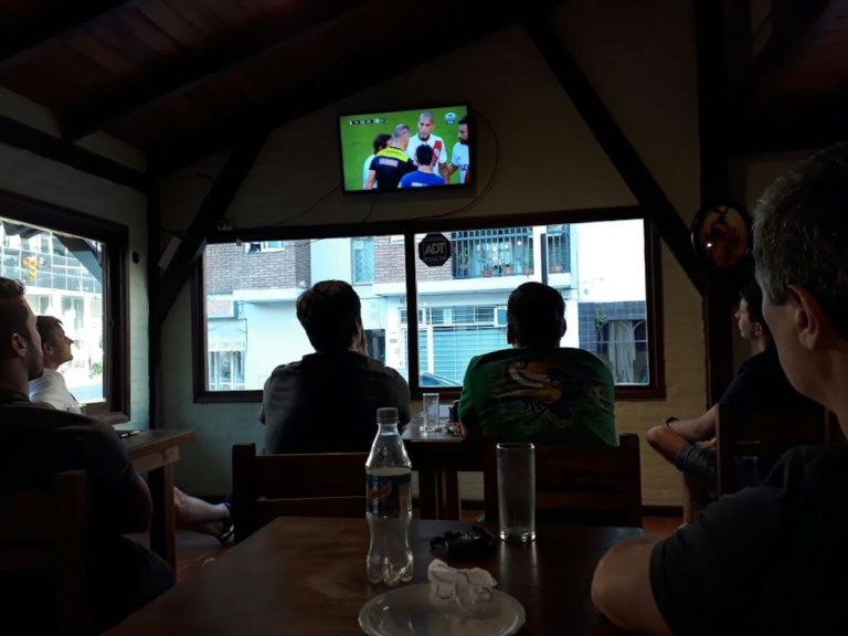Tucumán: fue a ver el superclásico a un restaurante y publicó la abultadísima factura: “Da bronca”