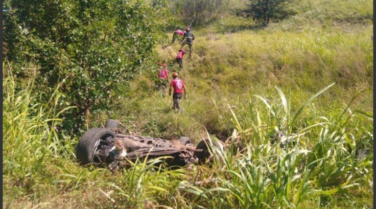 Murieron tres jóvenes al desbarrancar un auto en Córdoba