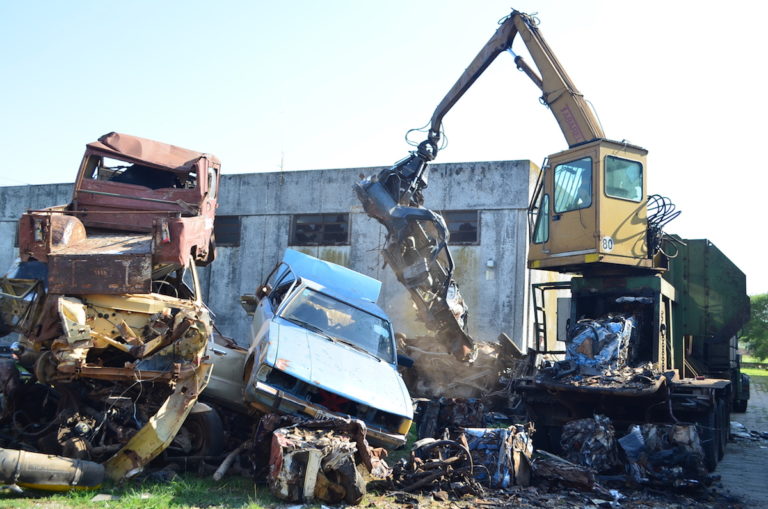 La compactación de vehículos continuará en 25 de Mayo