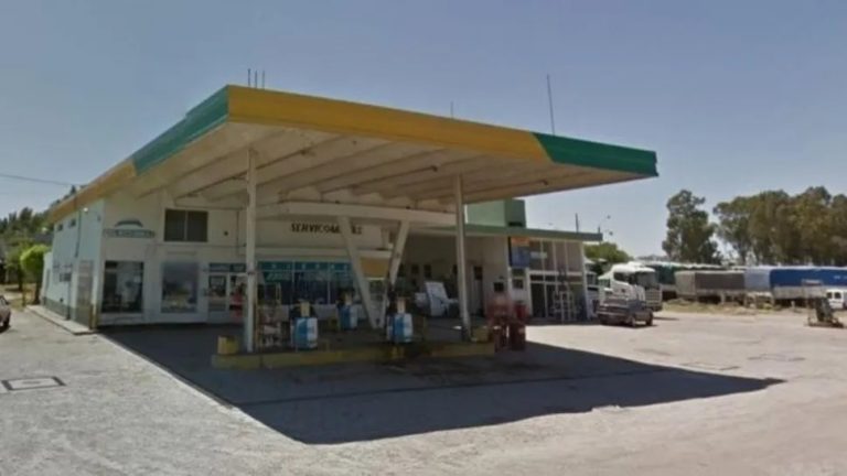 Delincuente armado asaltó a un playero, pero luego lo abrazó y le pidió disculpas: “Estoy re duro, perdón”