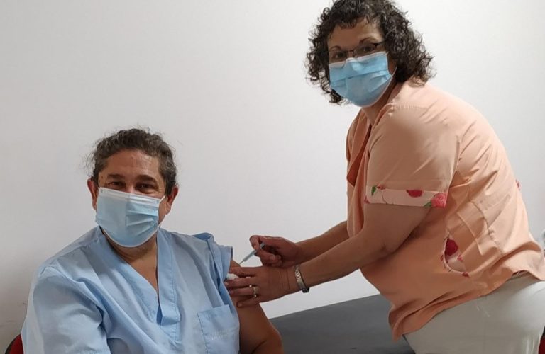 Jorge Jorja, director del Hospital de Toay: “Feliz por recibir la segunda dosis de la vacuna y porque es una esperanza para todos”