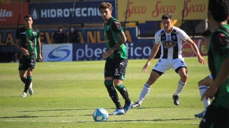 Estudiantes (BA), equipo que dirige el piquense “Buli” Giganti, le ganó a San Martín de San Juan y continúa con su sueño de ascender a Primera