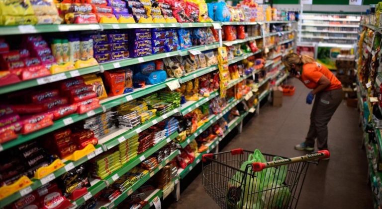 Una familia necesita $54.207 para no caer bajo la línea de pobreza