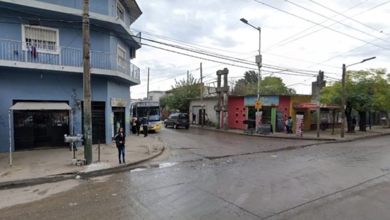 Lomas de Zamora: una policía salió en defensa de una vecina que era asaltada y mató a un motochorro de 17 años
