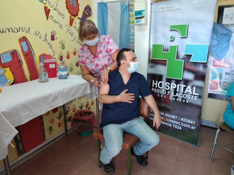 Distribuyen vacunas contra el COVID-19 en los hospitales del interior de La Pampa: Ya hay más de 24.000 inscriptos