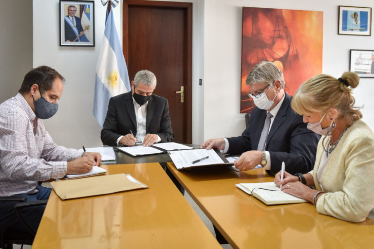 Firmaron acuerdos para construir 900 viviendas sociales en La Pampa