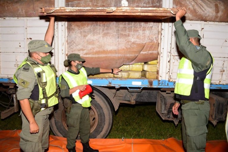 Gendarmería detuvo un camión con dos toneladas de marihuana en Córdoba: El cargamento pertenecía a un líder narco preso que operaba desde La Pampa