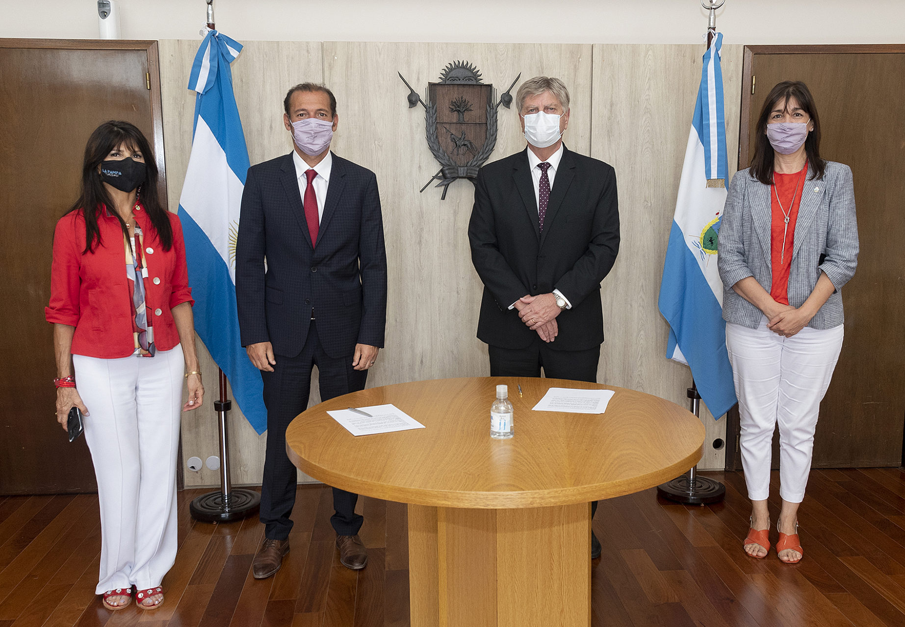 La Pampa y Neuquén firmaron un convenio de cooperación para fomentar “rutas turísticas” entre ambas provincias