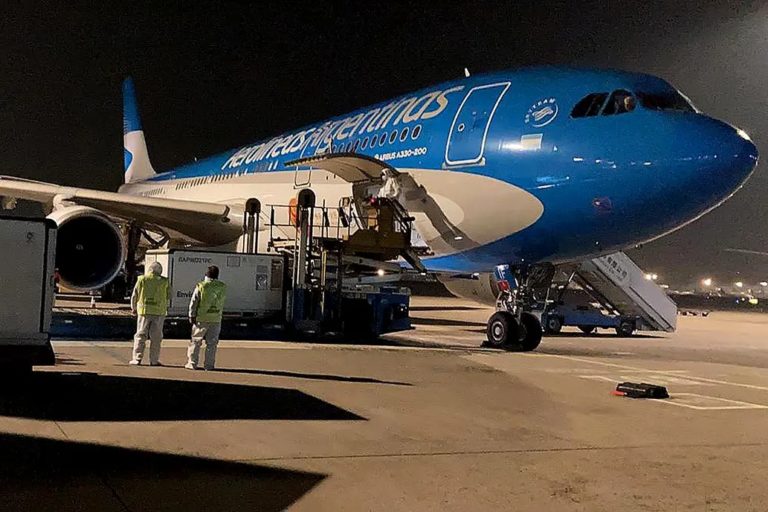 Llegarán esta noche 904 mil dosis de la vacuna china Sinopharm